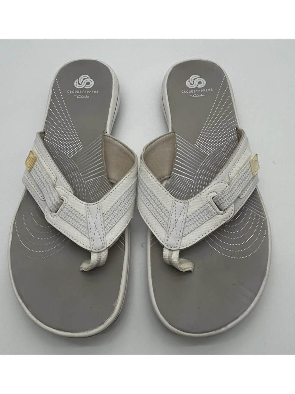 Clarks White and Gray Cloudsteppers Thong Sandals with Stitch Detail